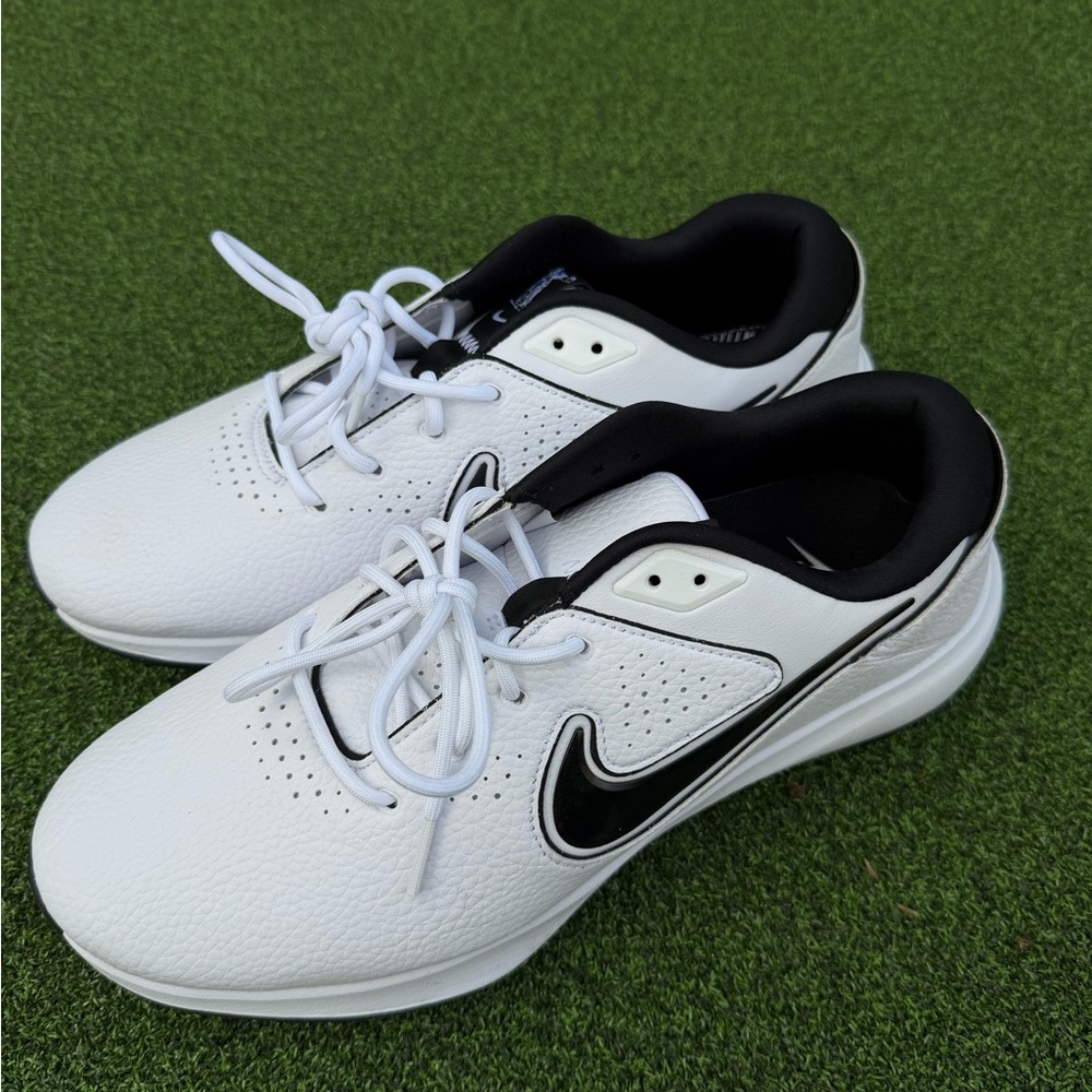 Golf Nike Men's Athletic White and Black Shoes